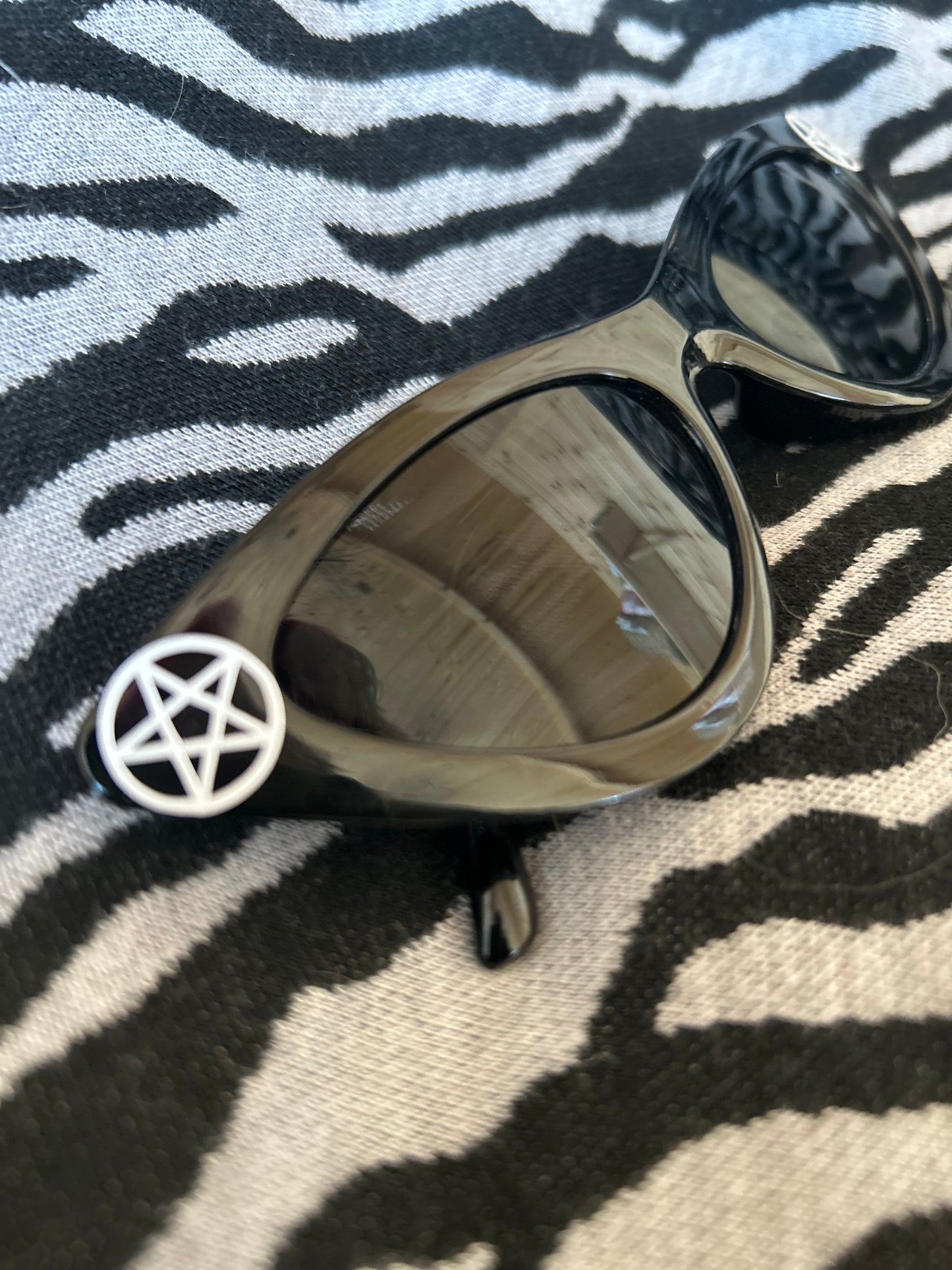 Photo of front of sunglasses 